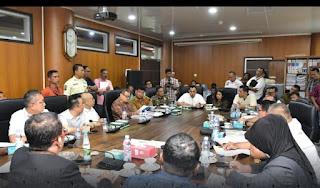 Bongkar Muat Ekspedisi Perusaahan Timbulkan Kemacetan