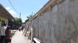 PT Kim Dirikan Tembok Pagar Tinggi,Warga Protes Keras