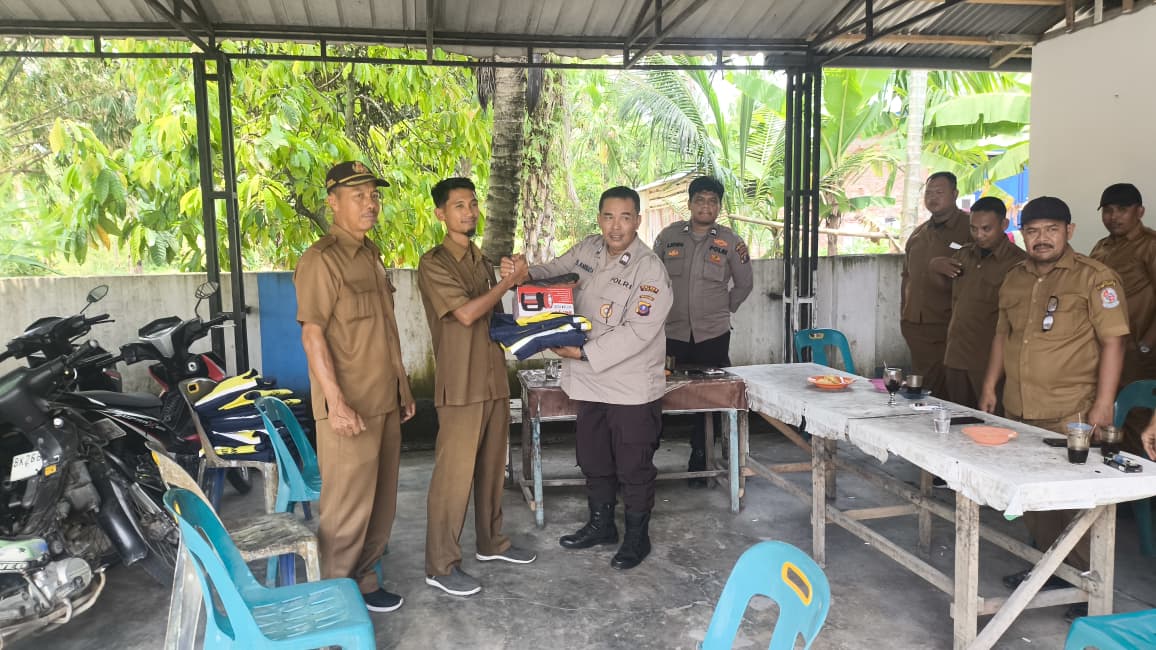 Polres Binjai Berikan Dukungan Di Pos Kamling Desa Tandem Hilir II