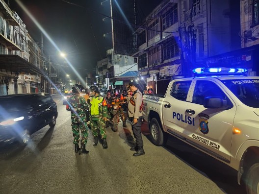 Polsek Medan Baru Gandeng TNI dan Trantib Untuk Gelar Patroli Tiga Pilar Tengah Malam