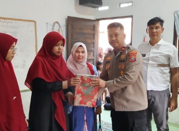 Polresta Deli Serdang Berikan Talih Asih Ke Rumah Tahfidz Quran Ar-Rahmah Atas Keberanian Melawan peredaran Narkoba