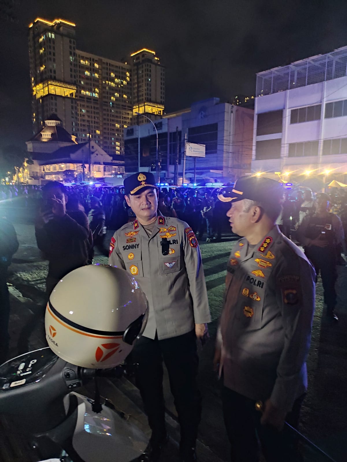 Polsek Medan Baru Bersama Jajaran Polrestabes Medan Gelar Operasi Kemanusiaan, antisipasi Gangguan Kamtibmas Saat Listrik Padam