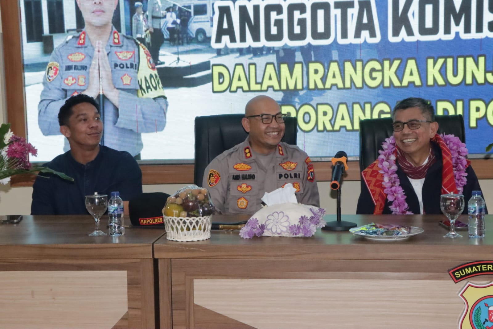 Bunga untuk Keadilan : Hinca Panjaitan Ajak Polres Karo Tebarkan Keharuman Pelayanan