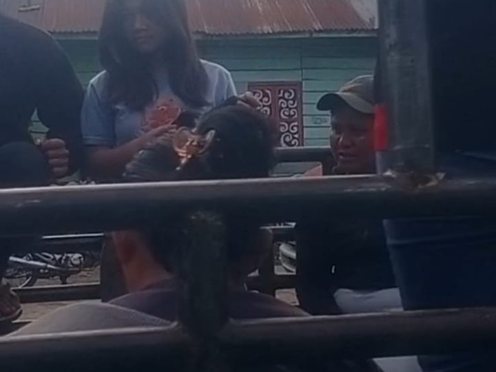 Banyak Pencari Kerja Ngumpul Tunggu Panggilan di Merek