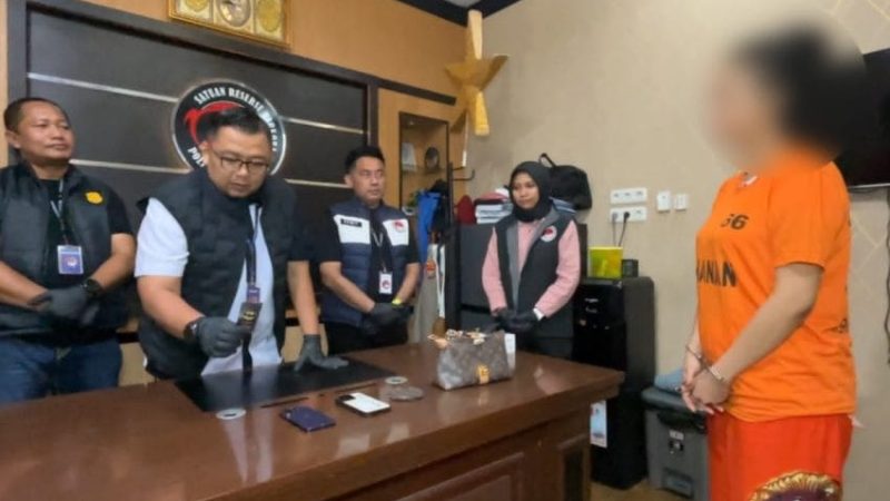 DJ “Miss D” Ditangkap Satresnarkoba Polrestabes Medan karena Diduga Edarkan Vape Narkoba “Pod Getar”