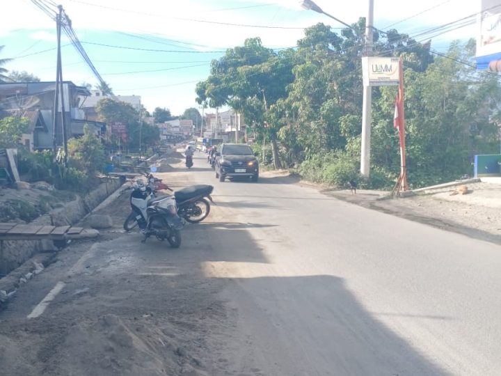 Musim Kemarau, Debu Jalan di Samosir Diduga Picu Peningkatan Risiko ISPA