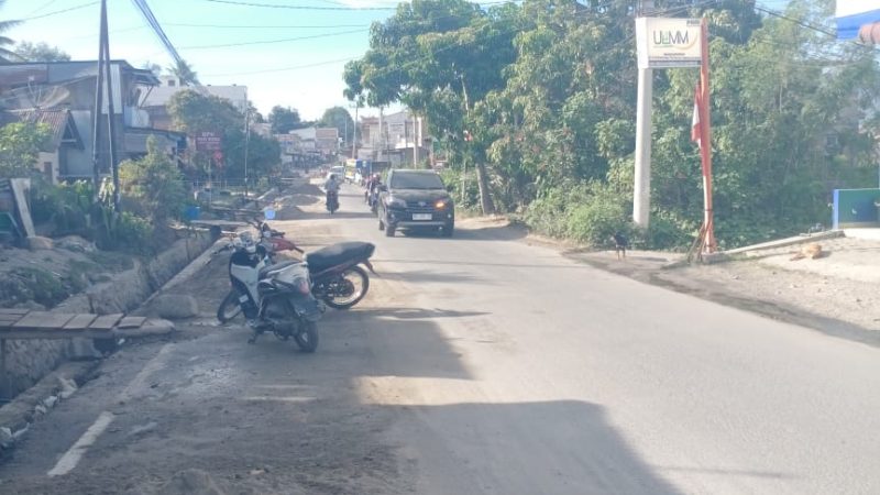Musim Kemarau, Debu Jalan di Samosir Diduga Picu Peningkatan Risiko ISPA