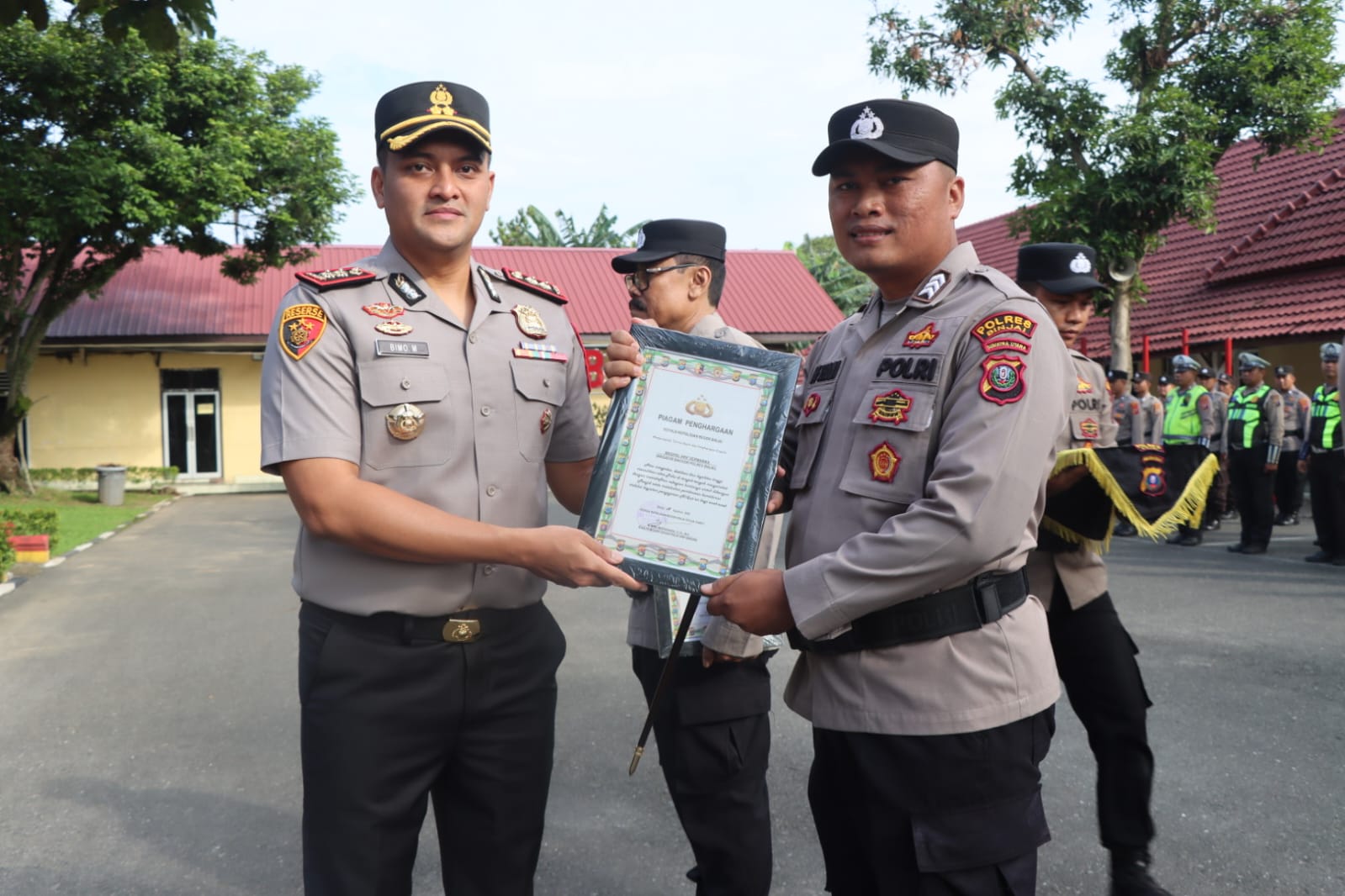 Kapolres Binjai Berikan Penghargaan Dan Apresiasi Terhadap Personel Yang Berprestasi