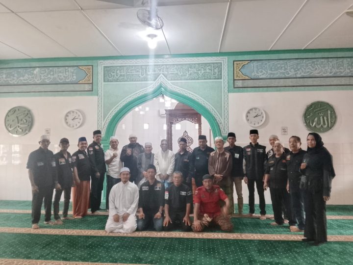 PIS-N Sumut Bagikan 300 Bungkus Nasi Jumat Berkah di Masjid Al-Ihsan Pulo Brayan