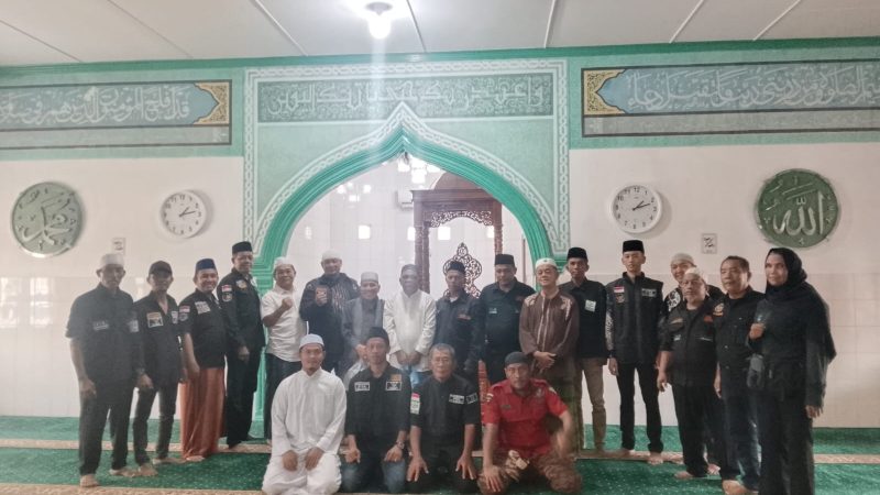 PIS-N Sumut Bagikan 300 Bungkus Nasi Jumat Berkah di Masjid Al-Ihsan Pulo Brayan