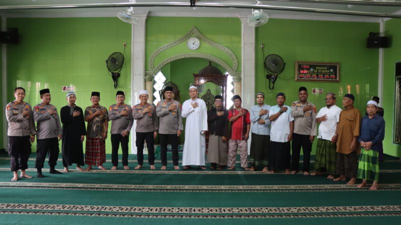 Pererat Silaturahmi, Kapolres Binjai Sholat Jumat Berjamaah Bersama Warga di Masjid As-Syakirin