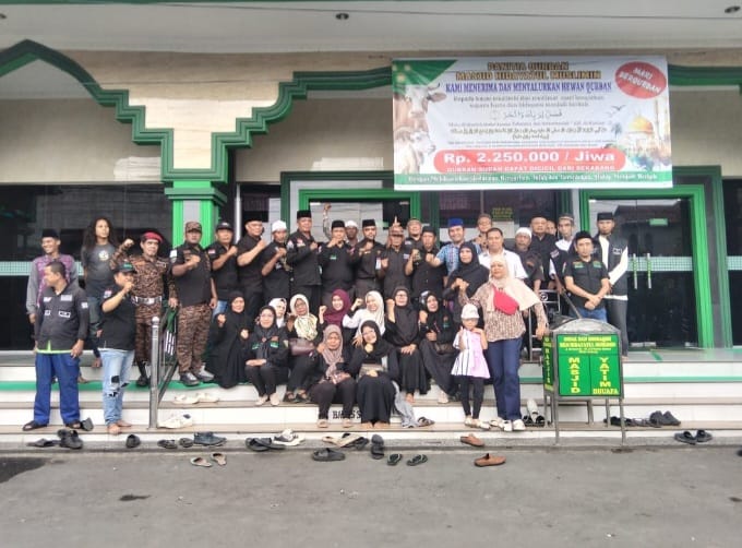 PIS N Sumut Bagikan 350 Nasi Jumat Berkah Saat Safari Jumat di Masjid Hidayatul Muslimin Tembung