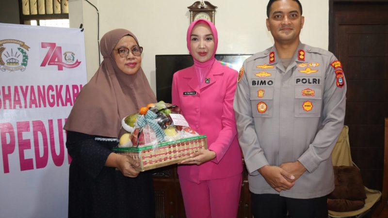Kapolres Binjai Anjangsana dan Berikan Tali Asih kepada Personel yang Sakit Menahun