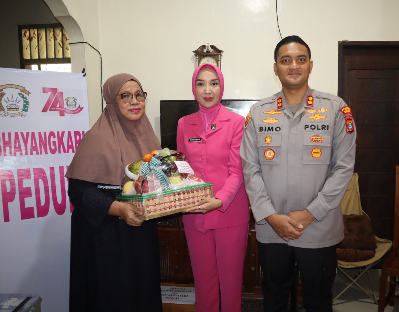 Kapolres Binjai Anjangsana dan Berikan Tali Asih kepada Personel yang Sakit Menahun