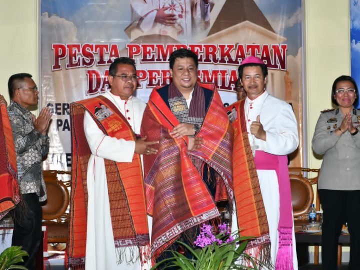 Bupati Samosir dan Uskup Agung Medan Resmikan Gereja Katolik Santo Paulus Saitnihuta