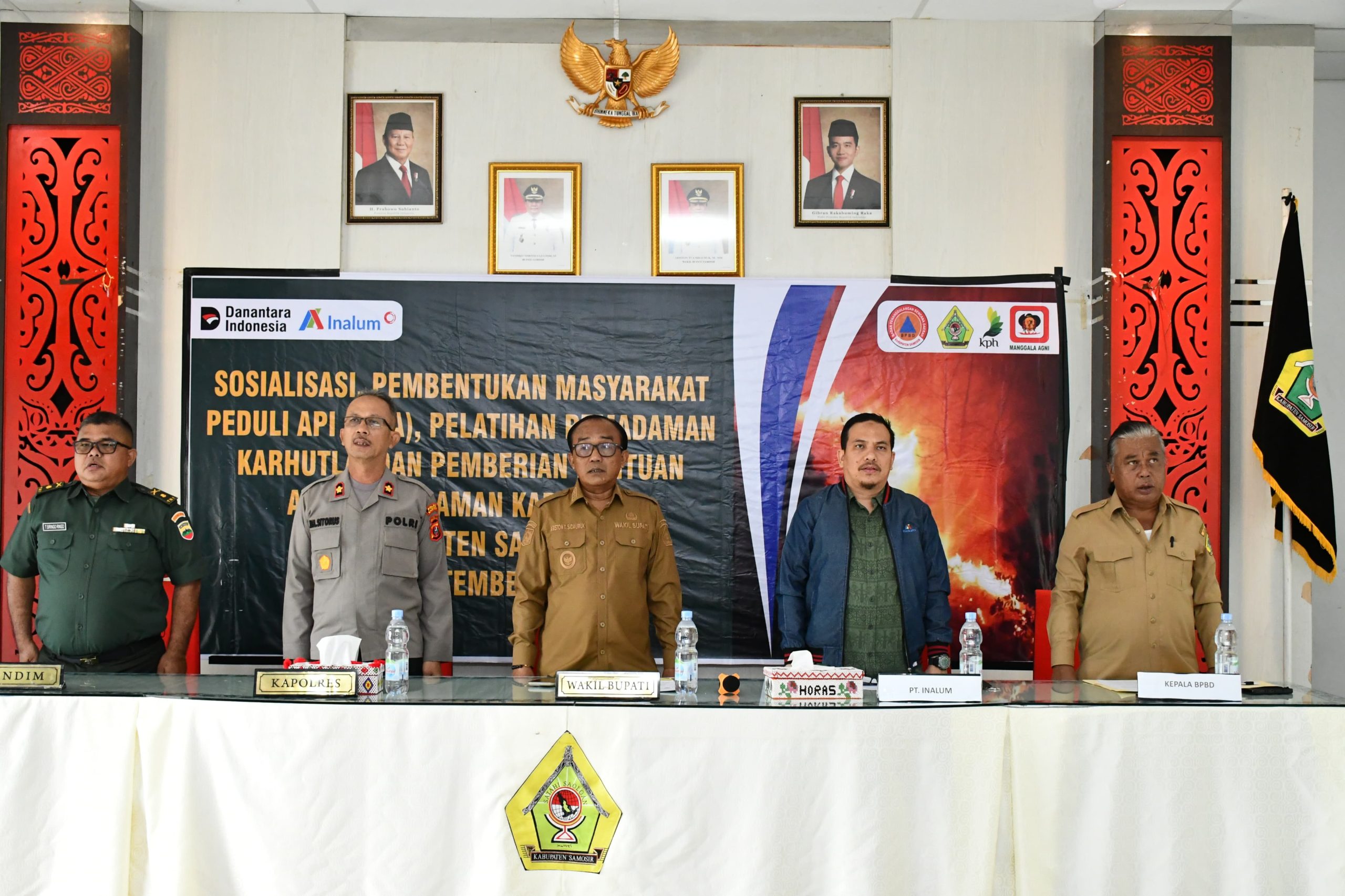 Wakil Bupati Samosir Terima Bantuan Alat Pemadam Karhutla Dari PT Inalum Untuk 5 Desa
