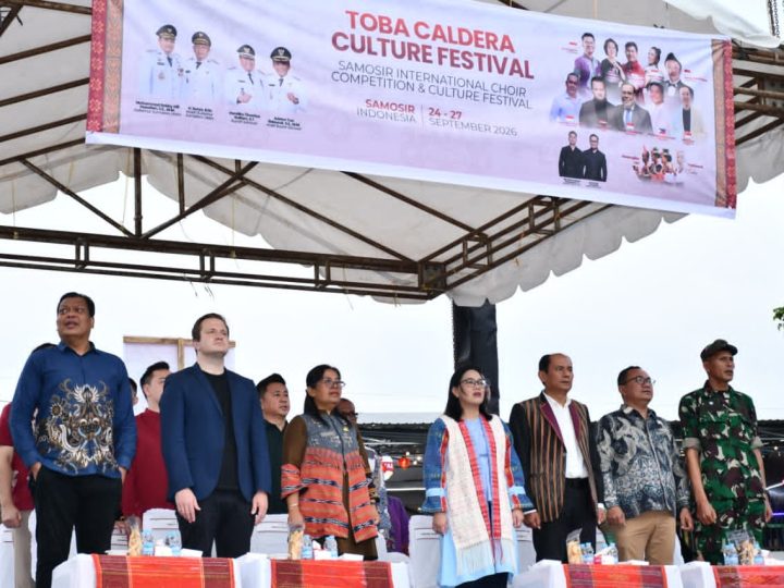 Ribuan Peserta Paduan Suara Internasional Ramaikan Toba Caldera Culture Festival di Pangururan