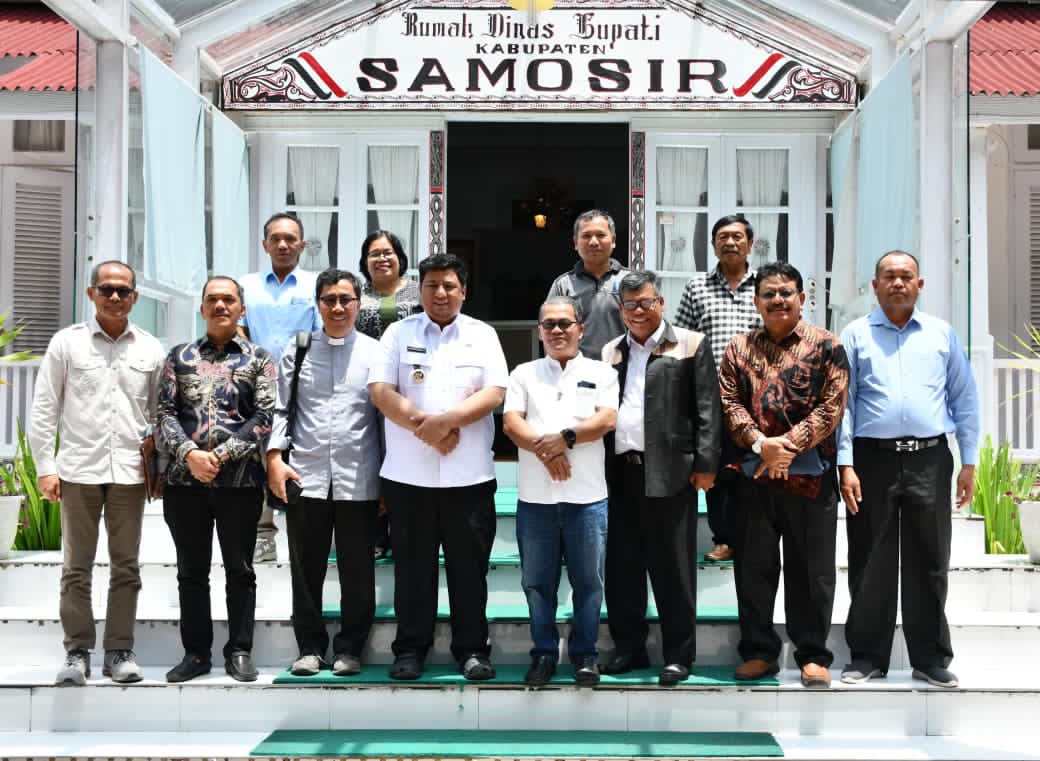Dukung Pendidikan Unggul, Bupati Vandiko Siap Kawal Pendirian SMA Plus Berasrama Katolik Santo Mikael di Samosir