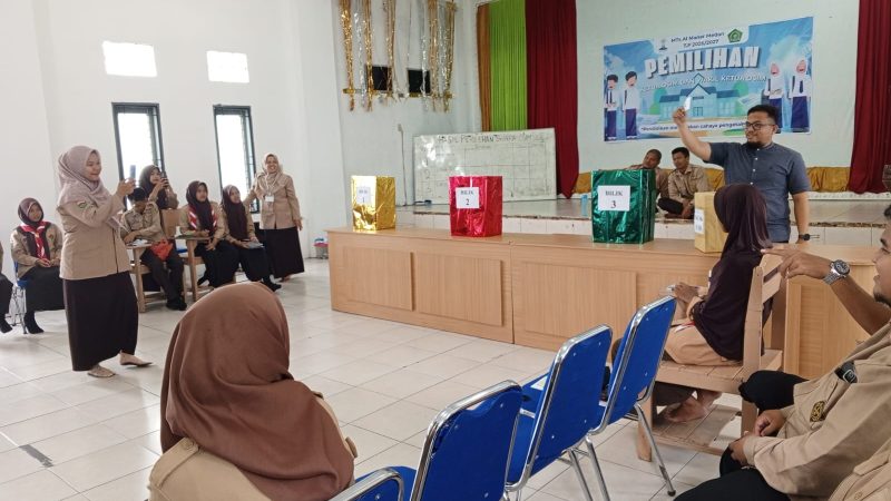 Pemilihan Ketua OSIM MTs Al Manar Berlangsung Layaknya Pemilu, Pasangan Reyval-Nazwa Unggul Telak