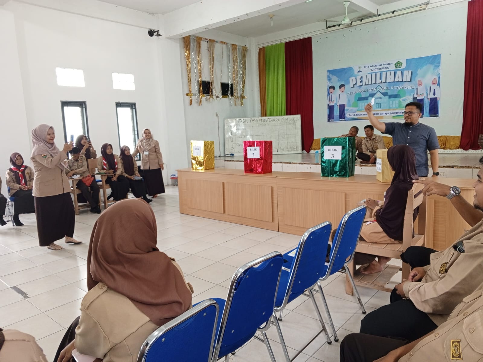 Pemilihan Ketua OSIM MTs Al Manar Berlangsung Layaknya Pemilu, Pasangan Reyval-Nazwa Unggul Telak