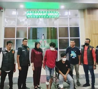 Melawan, Dua Pelaku Jambret HP Dapat Hadiah Timah Panas Dari Polisi