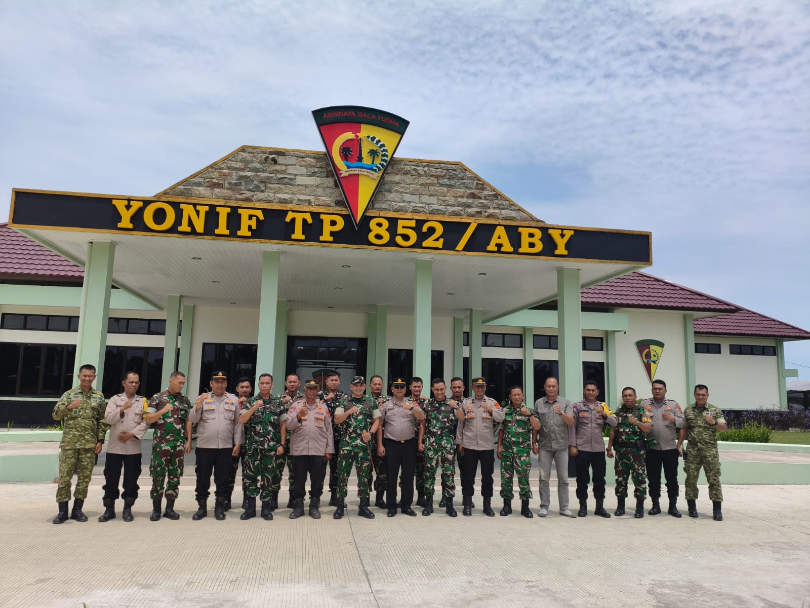 Perkuat Sinergitas TNI-Polri, Polresta Deli Serdang Beri Surprise HUT Ke-81 TNI