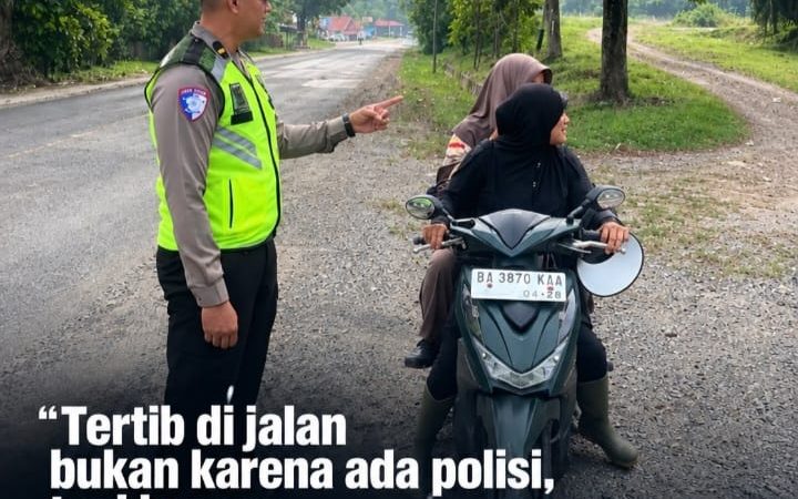 Sat PJR Ditlantas Polda Sumbar Edukasi Humanis ke Pengendara