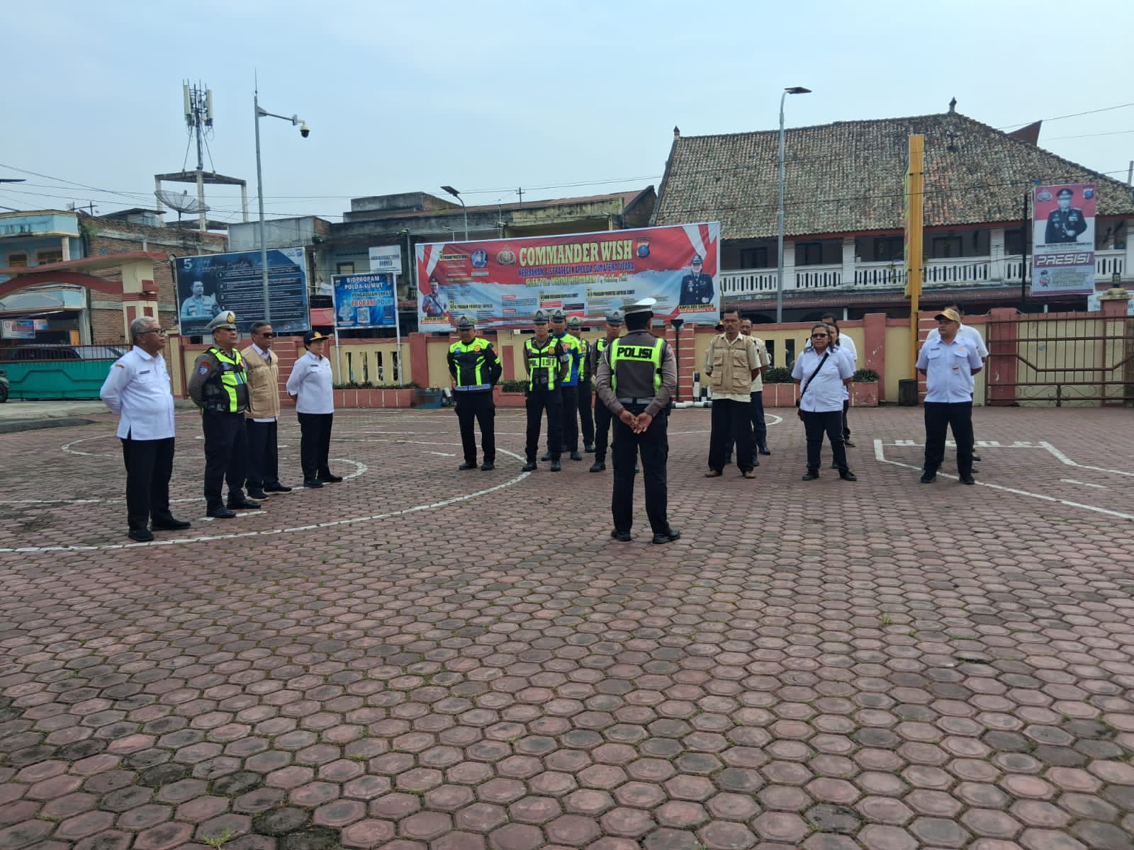 Bayar Pajak Motor di Simpang Empat HKBP Bolon, Bapenda Samosir Jemput Bola Bersama Polisi dan Samsat