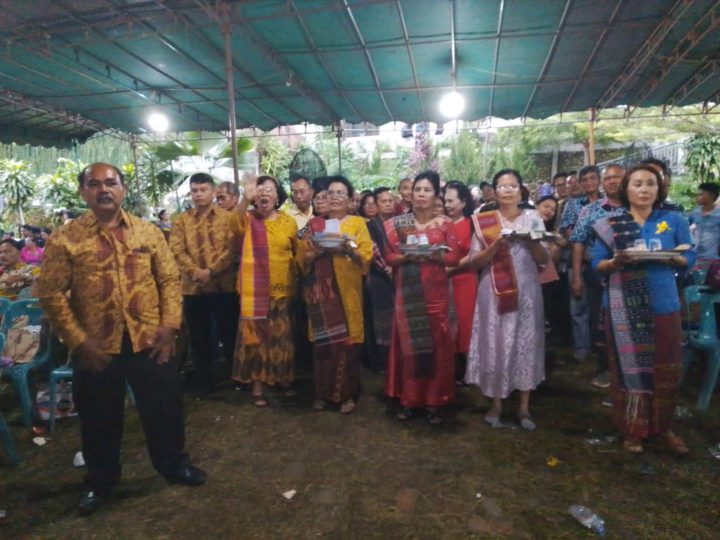 Wilayah Katarina Kompak, Empat Lingkungan Serahkan Santi-Santi untuk Pembangunan Aula Santa Theresia