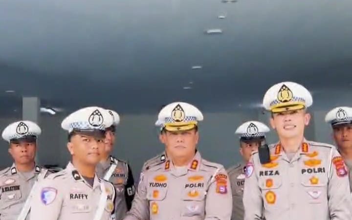Humanis dan Penuh Kekeluargaan, Dirlantas Polda Sumbar Rayakan Ulang Tahun Personel di Bulan Oktober