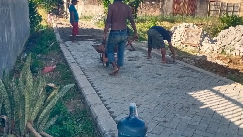 PROYEK PAVING BLOK PU PINANG BARIS DI SIMALINGKAR B DIDUGA DIKERJAKAN ASAL JADI